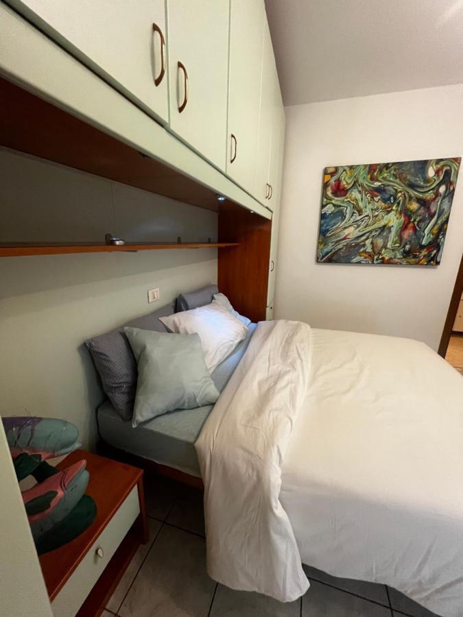 Appart 21 Artistic Beach Apartment Lignano Sabbiadoro Bagian luar foto